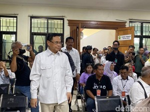 Sudewo Pakai Baju Putih Hadapi Sidang Vonis di Tipikor Semarang