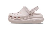 Crocs Platform Cocok Dipadu Outfit Apa? 5 Ide Styling dari Kampus sampai Nongkrong 