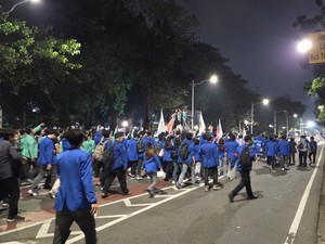 Mahasiswa Aksi di Patung Kuda Bubar Usai Sampaikan Tuntutan, Jalan Dibuka Lagi