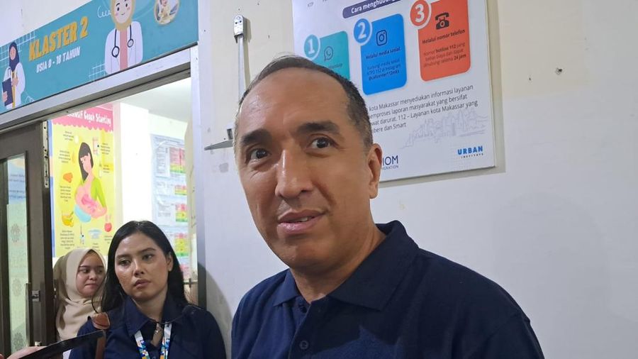 Direktur ADB untuk Indonesia Bobur Alimov saat meninjau hasil pendanaan di Puskesmas Minas Upa, Makassar, Rabu (21/10/2026).