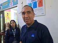 Direktur ADB untuk Indonesia Bobur Alimov saat meninjau hasil pendanaan di Puskesmas Minas Upa, Makassar, Rabu (21/10/2026).