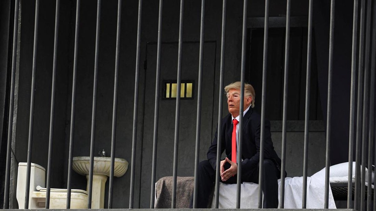 Trump Jadi Bahan Olok-olok Iran, Dipajang bak Tahanan