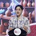 Ketua Dewan Komisioner Otoritas Jasa Keuangan (OJK) Friderica Widyasari Dewi memberi laporan kepada Presiden dalam Rakornas TPAKD Tahun 2026, Jakarta, 22 Oktober 2026.