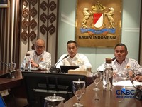 Ketua Umum Kamar Dagang dan Industri Inonesia (KADIN), Anindya Novyan Bakrie saat menyampaikan konferensi pers terkait Business Pulse Q3 di kantor Kadin Indonesia, Jakarta, Kamis (22/10/2026). (CNBC Indonesia/Martyasari Rizky)