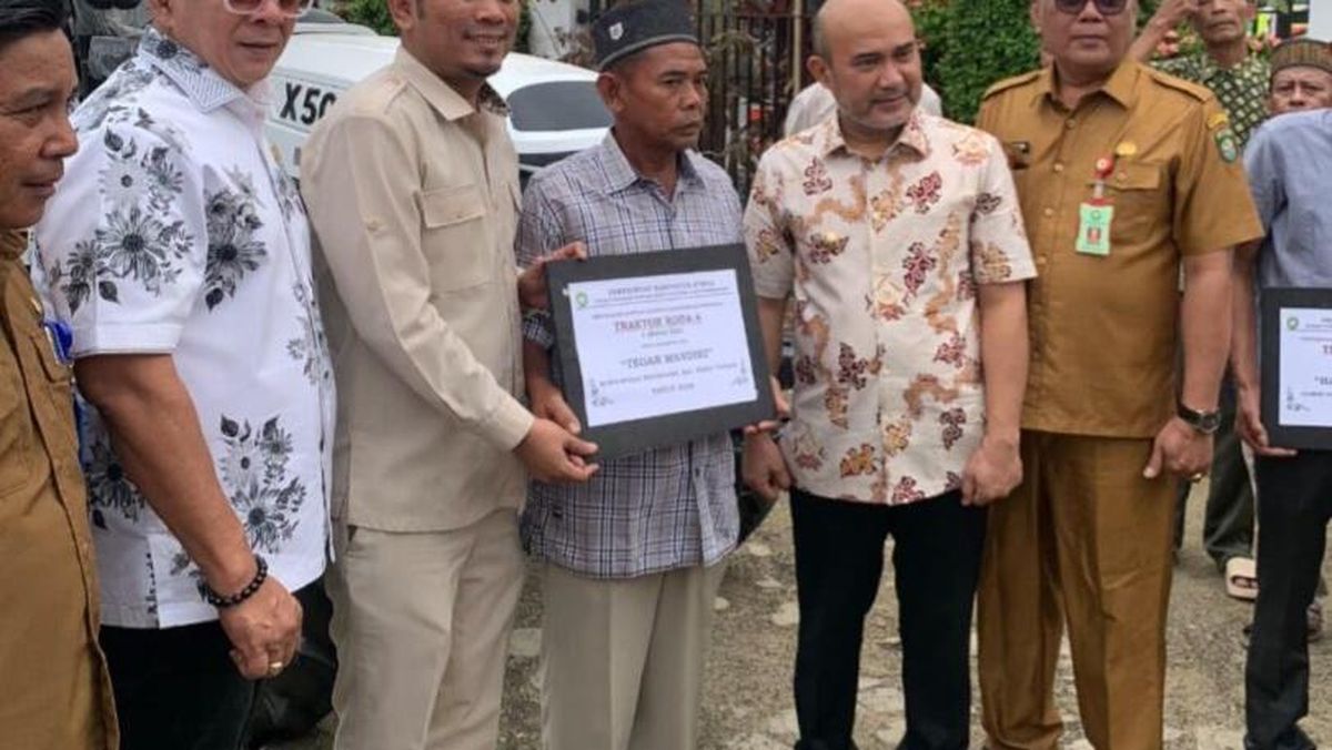 Legislator Gerindra Salurkan Kendaraan Roda Tiga-Traktor untuk Warga Bungo — NadiKabar.com