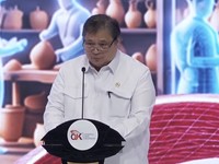 Menteri Koordinator Perekonomian, Airlangga hartarto memberi laporan kepada Presiden dalam Rakornas TPAKD Tahun 2026, Jakarta, 22 Oktober 2026. (Tangkapan Layar Youtube/Sekretariat Presiden RI)