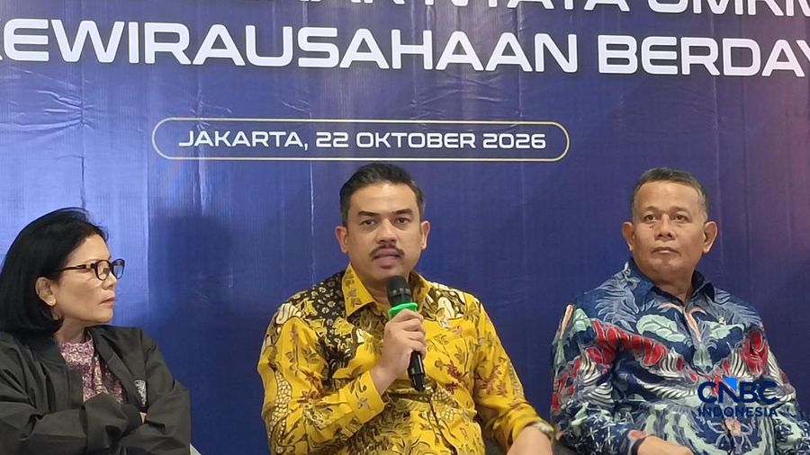 Menteri UMKM Maman Abdurrahman saat konferensi pers di kantornya, Jakarta, Kamis (22/10/2026). (CNBC Indonesia/Martyasari Rizky)