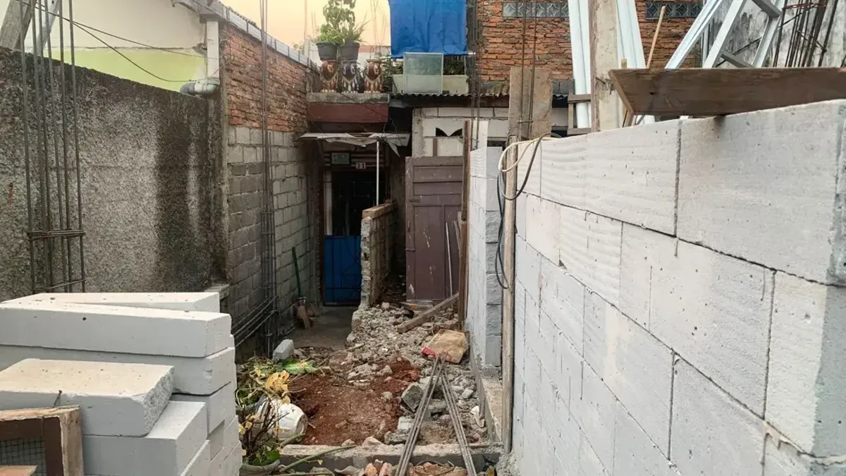 Pasutri Lansia 'Terkurung' Tembok di Jaktim, Pemkot Dorong Solusi Bersama — NadiKabar.com