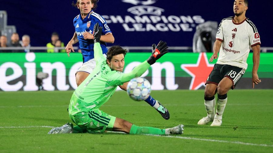 Pemain Como, Nico Paz, merayakan gol ketiga timnya ke gawang Manchester United dalam laga Liga Champions di Stadion Giuseppe Sinigaglia, Como, Italia, Rabu (21/10/2026).