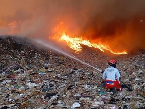 3 Hari Kebakaran TPA Supiturang Malang, BNPB Kerahkan Heli Water Bombing