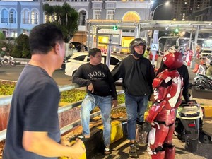 Viral Iron Man Lerai Cekcok Sopir Taksi di Jalanan Kelapa Gading