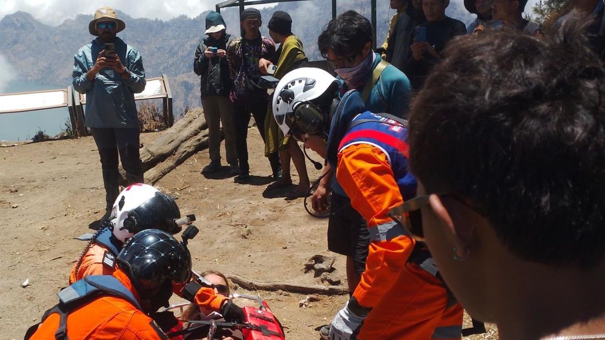Turis Belanda Cedera Saat Mendaki Rinjani, Dievakuasi Pakai Helikopter — NadiKabar.com