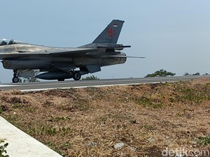 4 Pesawat Tempur Super Tucano-Jet F-16 Mendarat di Tol Paspro