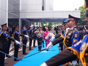 Polres Bogor Gelar Parade Penyambutan Kapolres Baru AKBP Arfan Zulkan