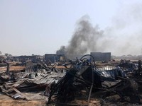 Reruntuhan sisa kebakaran di pasar Alneam akibat serangan pesawat nirawak (drone) di sebuah pasar di wilayah sengketa Abyei, yang terletak di sepanjang perbatasan antara Sudan Selatan dan Sudan, 20 Oktober 2026. (Obtained by Reuters/Handout via REUTE
