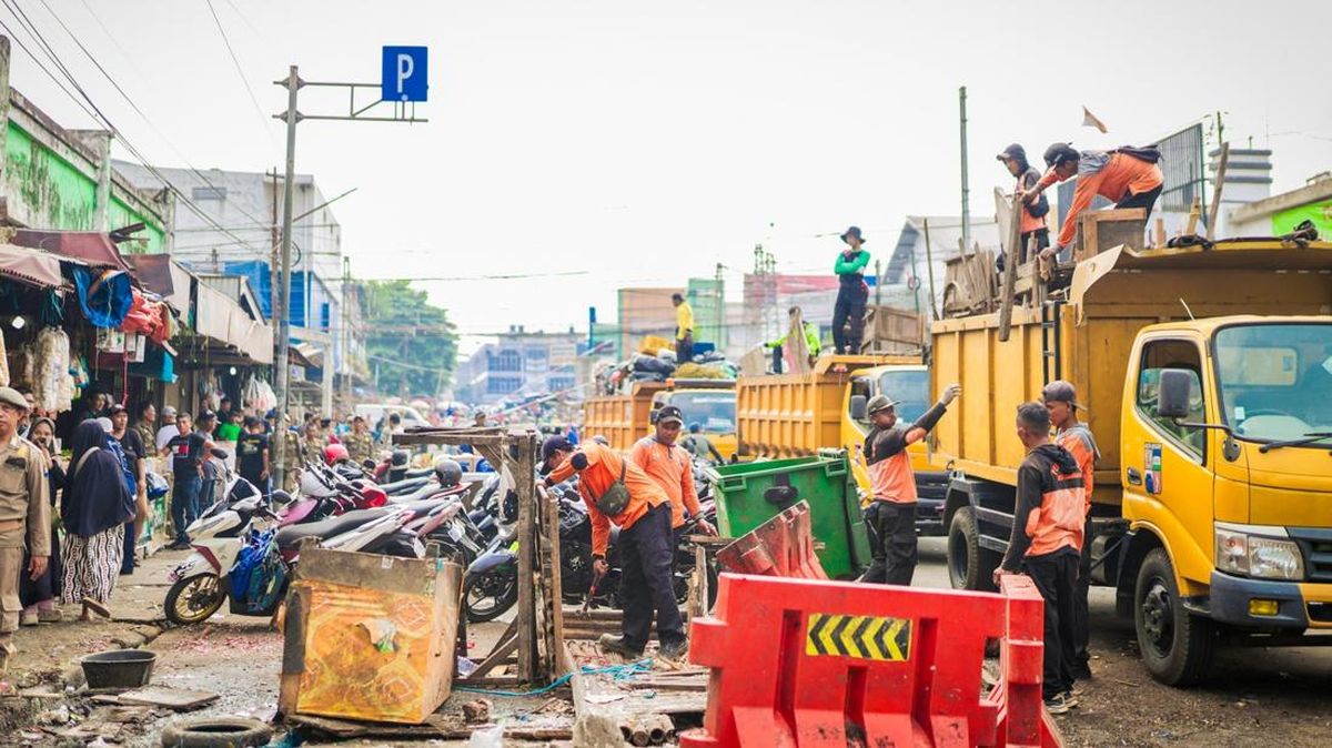 Jelang Pembangunan JPO, 120 Lapak PKL di Jalan MA Salmun Bogor Ditertibkan — NadiKabar.com