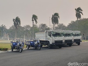 Pemprov Sumsel Serahkan 3 Dump Truck dari Dana Banpres untuk Palembang