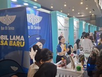 Sejumlah pencari kerja (pencaker) memenuhi bursa lowongan kerja (job fair) melalui Jakarta & Tenaga Kerja Mandiri (TKM) di Hall Smesco, Jakarta, Kamis (22/10/2026). (CNBC Indonesia/Chandra Dwi Pranata)
