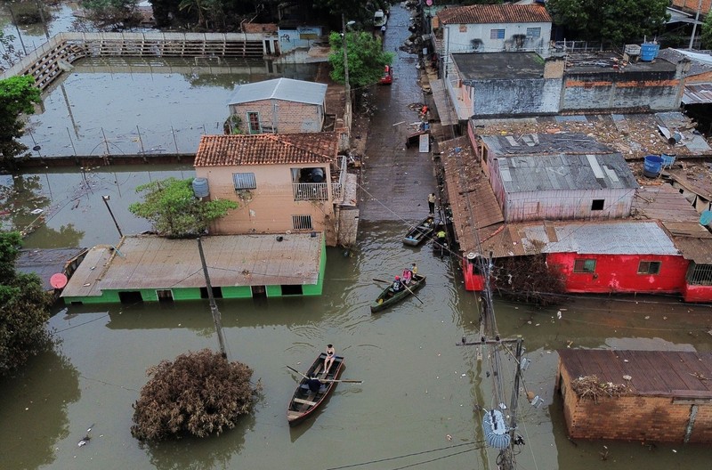 Tampilan dari drone memperlihatkan banjir di sepanjang Sungai Parana setelah hujan deras, di Ciudad del Este, Paraguay, 21 Oktober 2026. (REUTERS/Cesar Olmedo)