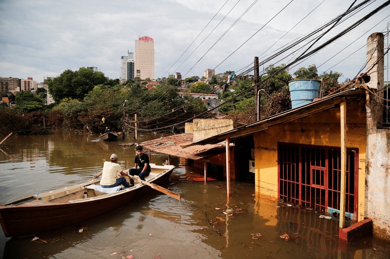 Tampilan dari drone memperlihatkan banjir di sepanjang Sungai Parana setelah hujan deras, di Ciudad del Este, Paraguay, 21 Oktober 2026. (REUTERS/Cesar Olmedo)