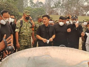 Bobon Santoso Cooks for Forest Fire Fighters in Central Kalimantan