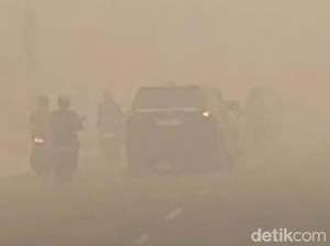 Pekatnya Asap Karhutla Buat Jarak Pandang di Kumai Hanya 30 Meter