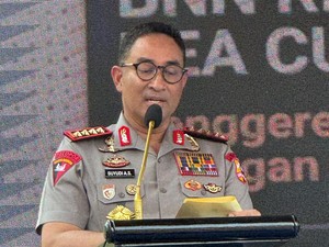 Momen Kapolri Setop Pemaparan Rilis Lab Narkoba di Aceh Saat Azan dan Ikamah
