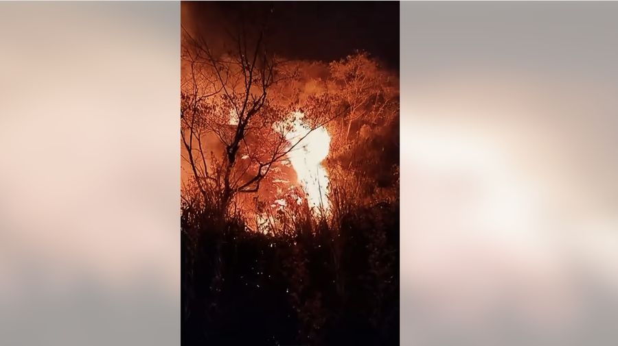 kondisi/situasi karhutla Gunung Lokon hingga pukul 23.00 wita. Selasa, 13 oktober 2026.(Tangkapan Layar Sosial Media BPBD Kota Tomohon)