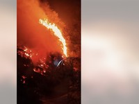 kondisi/situasi karhutla Gunung Lokon hingga pukul 23.00 wita. Selasa, 13 oktober 2026.(Tangkapan Layar Sosial Media BPBD Kota Tomohon)