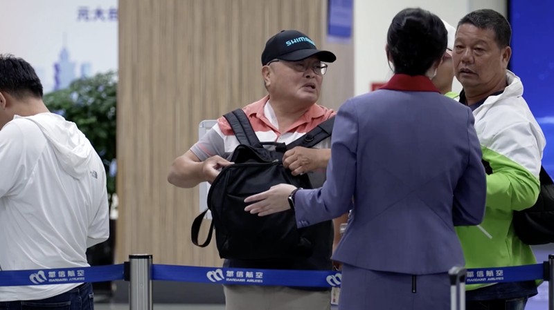Kementerian Transportasi Taiwan membatalkan seluruh 262 penerbangan domestik pada Jumat, serta lebih dari 350 penerbangan internasional menjelang kedatangan Topan Champi yang diperkirakan membawa angin kencang dan hujan lebat.