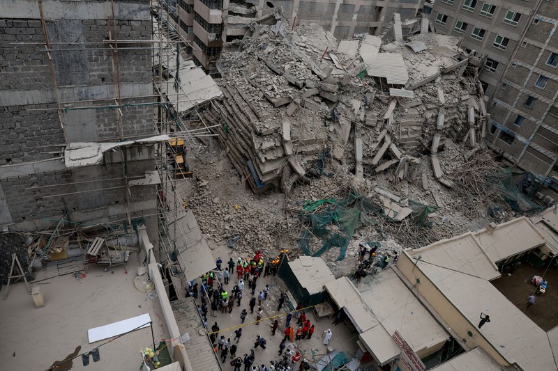 Emergency personnel work at the site of a building collapse in Eastleigh, Nairobi, Kenya, October 23, 2026. REUTERS/Monicah Mwangi   TPX IMAGES OF THE DAY