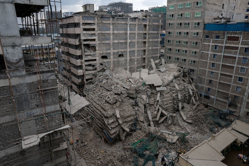 Emergency personnel work at the site of a building collapse in Eastleigh, Nairobi, Kenya, October 23, 2026. REUTERS/Monicah Mwangi   TPX IMAGES OF THE DAY