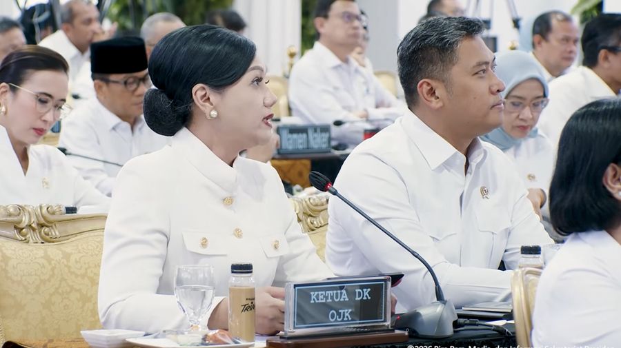 Ketua DK OJK,  Friderica Widyasari Dewi dalam Sidang Kabinet Paripurna 2 Tahun Pertama Pemerintahan Kerja Nyata untuk Negeri, 21 Oktober 2026. (Tangkapan Layar Youtube)