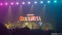 The Rose Buka Konser ROSETOPIA Jakarta dengan Gelegar!