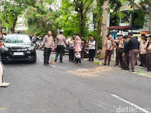Kecelakaan 2 Mobil-1 Motor di Karangrejo Semarang, 1 Pelajar Tewas