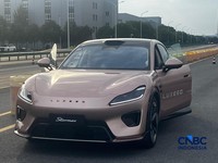 LUXEED STORMAX dalam sesi test drive dengan media di Wuhu, Anhui, China.