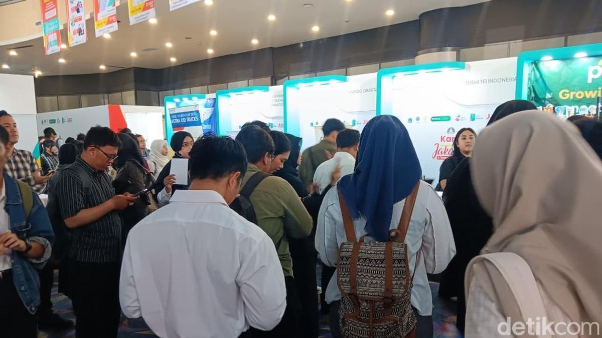 Seperti Ini Perjuangan Cari Kerja di Jakarta, Antrean Mengular ke Luar Gedung! — NadiKabar.com
