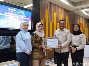 Gandeng CT ARSA, PT Phapros Salurkan Bantuan Korban Karhutla Kalimantan
