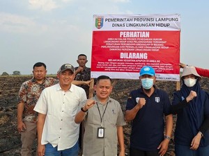 6 Lahan Tebu Korporasi Terbakar, DLH Lampung Pasang Plang Peringatan