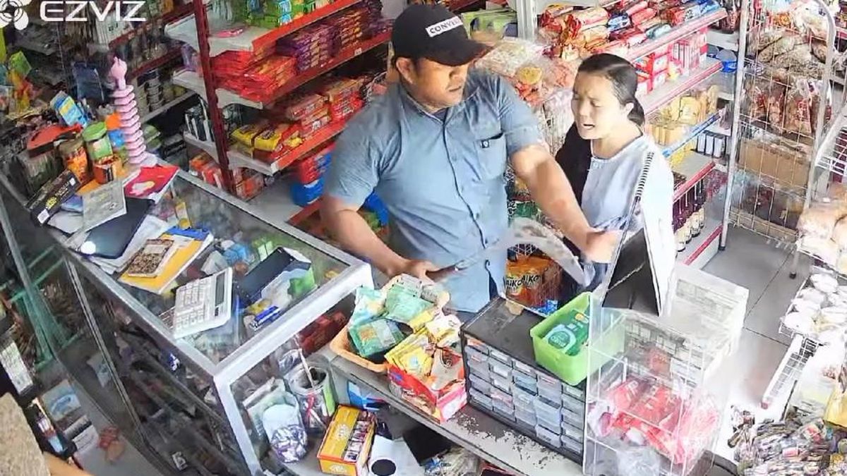 Ilustrasi berita Nasional: Penghulu di Jatim Dibacok gegara Chat Mesra Istri Tetangga, Jari Tangan Putus