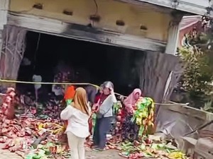 Gudang di Bengkulu Terbakar, Warga Sibuk Jarah Makanan Ringan