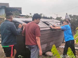 Minibus Terguling di Parepare, Sopir Diduga Mabuk Berat