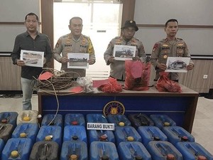 Polisi Tangkap Pria Angkut 30 Jeriken BBM Subsidi di DAS Kapuas