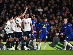 Chelsea Vs Spurs: Palmer Kartu Merah, The Blues Disikat 0-2