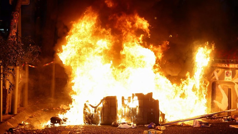 A fire burns during an authorised demonstration organised by a labour union in Marseille, France, October 24, 2026, as part of nationwide protests led by the "Yellow Vests" movement and joined by high school and university students. REUTERS/Manon Cru