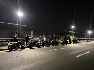 Polisi Bubarkan Balap Liar di Makasar Jaktim, 6 Pemuda dan Motor Diamankan