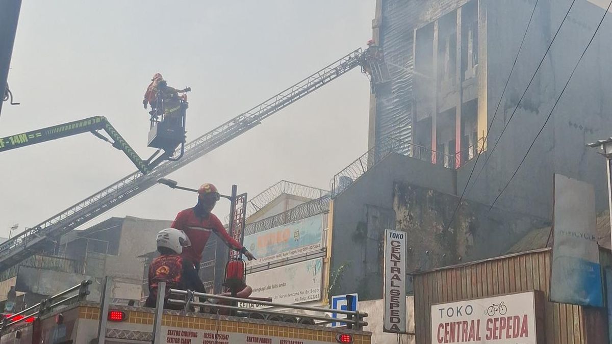 Kebakaran 3 Ruko di Suryakencana Bogor, 15 Mobil Damkar Dikerahkan — NadiKabar.com
