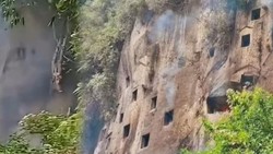 Kebakaran Hutan Toraja Utara Merambat ke Kuburan Batu di Tebing Baruppu