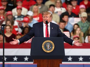 Video Trump Sebut Rusia-Ukraina Gencatan Senjata di Oleshky Berkat Istrinya