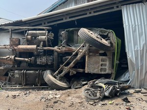 Truk Tabrak Beruntun 4 Kendaraan-Toko di Ternate, 1 Wanita Tewas